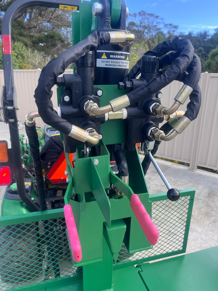 PTO Log splitter with log lifting table