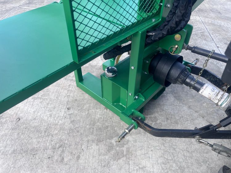 PTO Log splitter with log lifting table