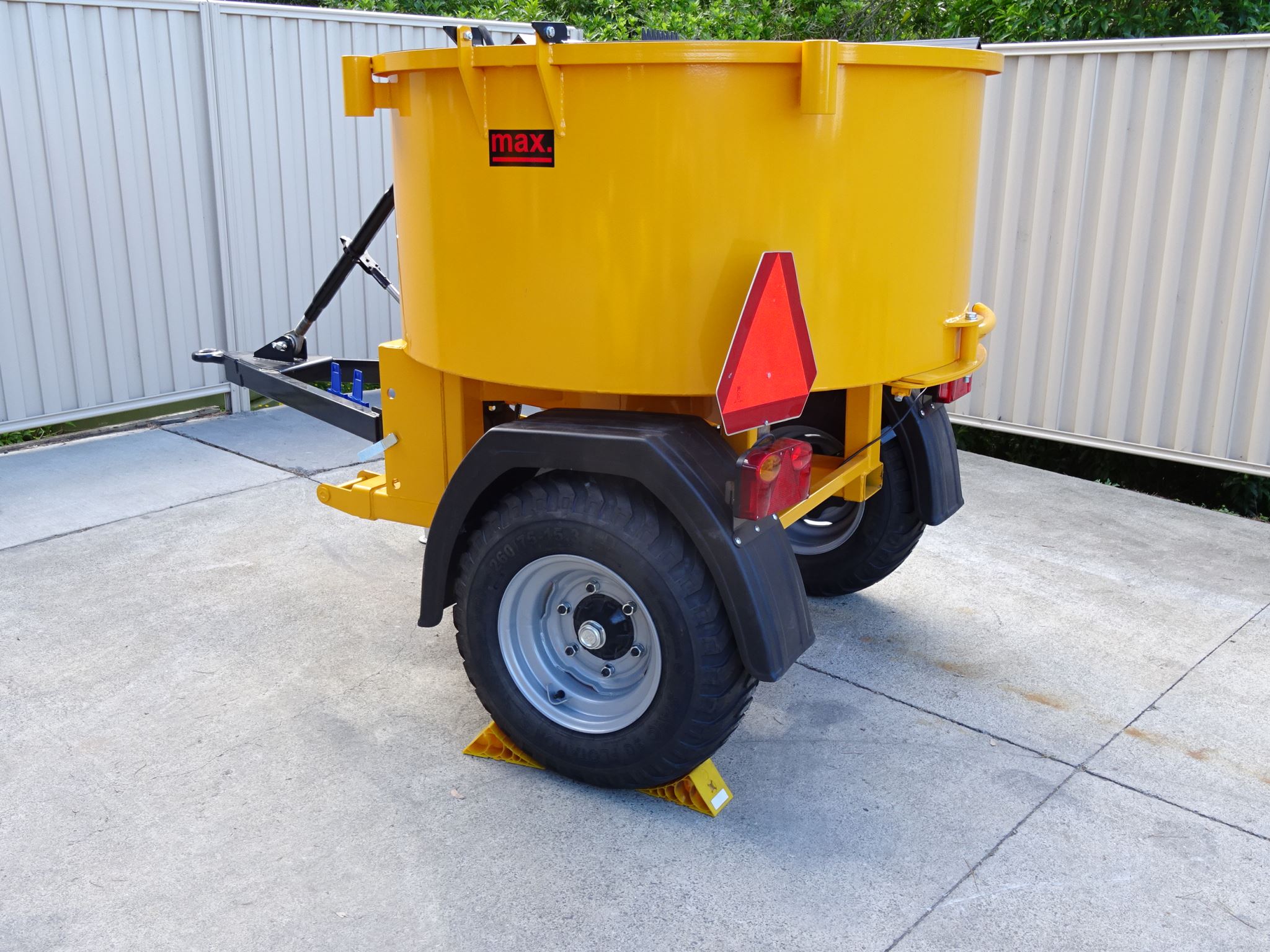 Hydraulic Concrete Mixer Towable 850 L – Implements Direct