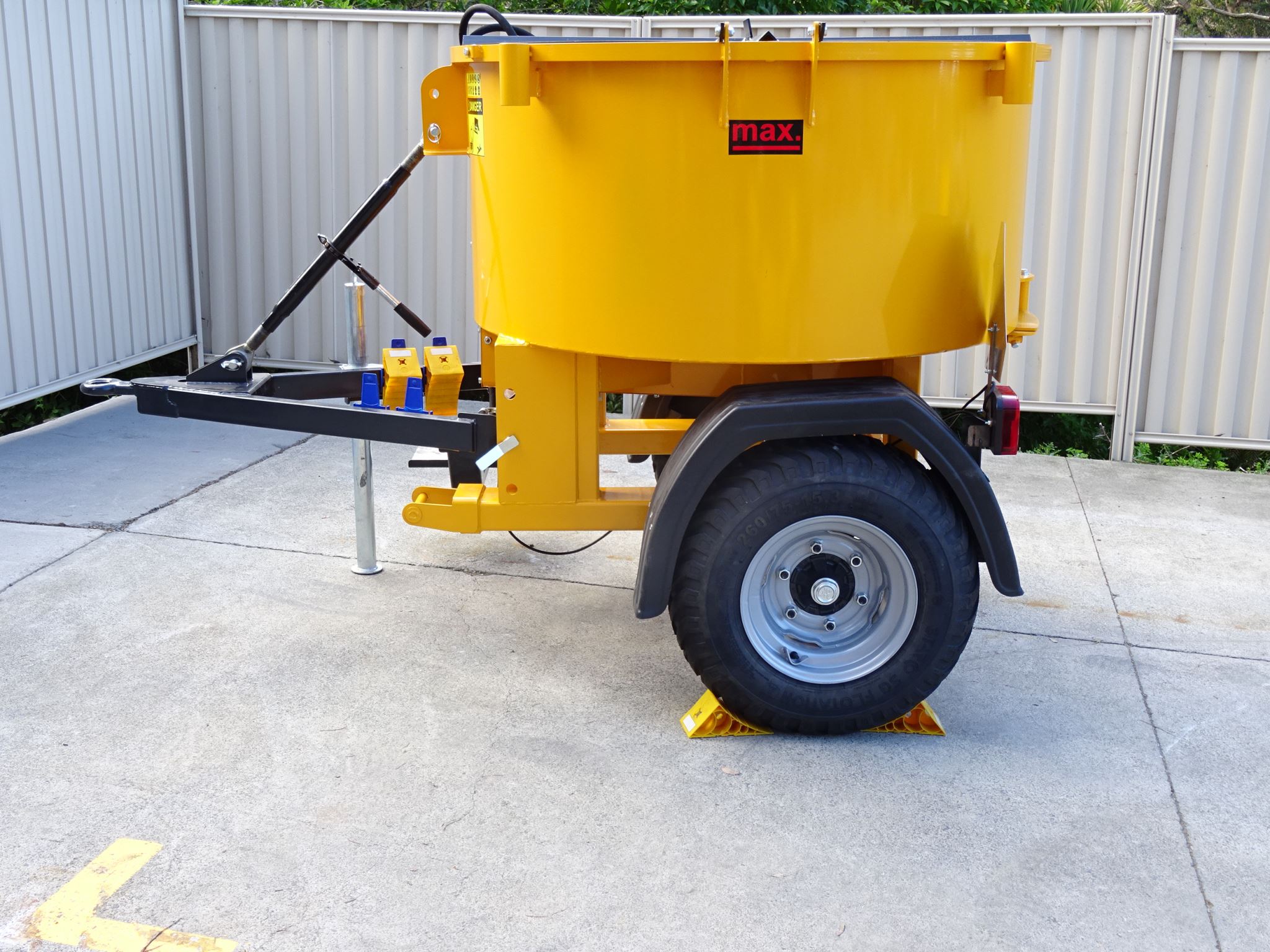 Hydraulic Concrete Mixer Towable 850 L – Implements Direct