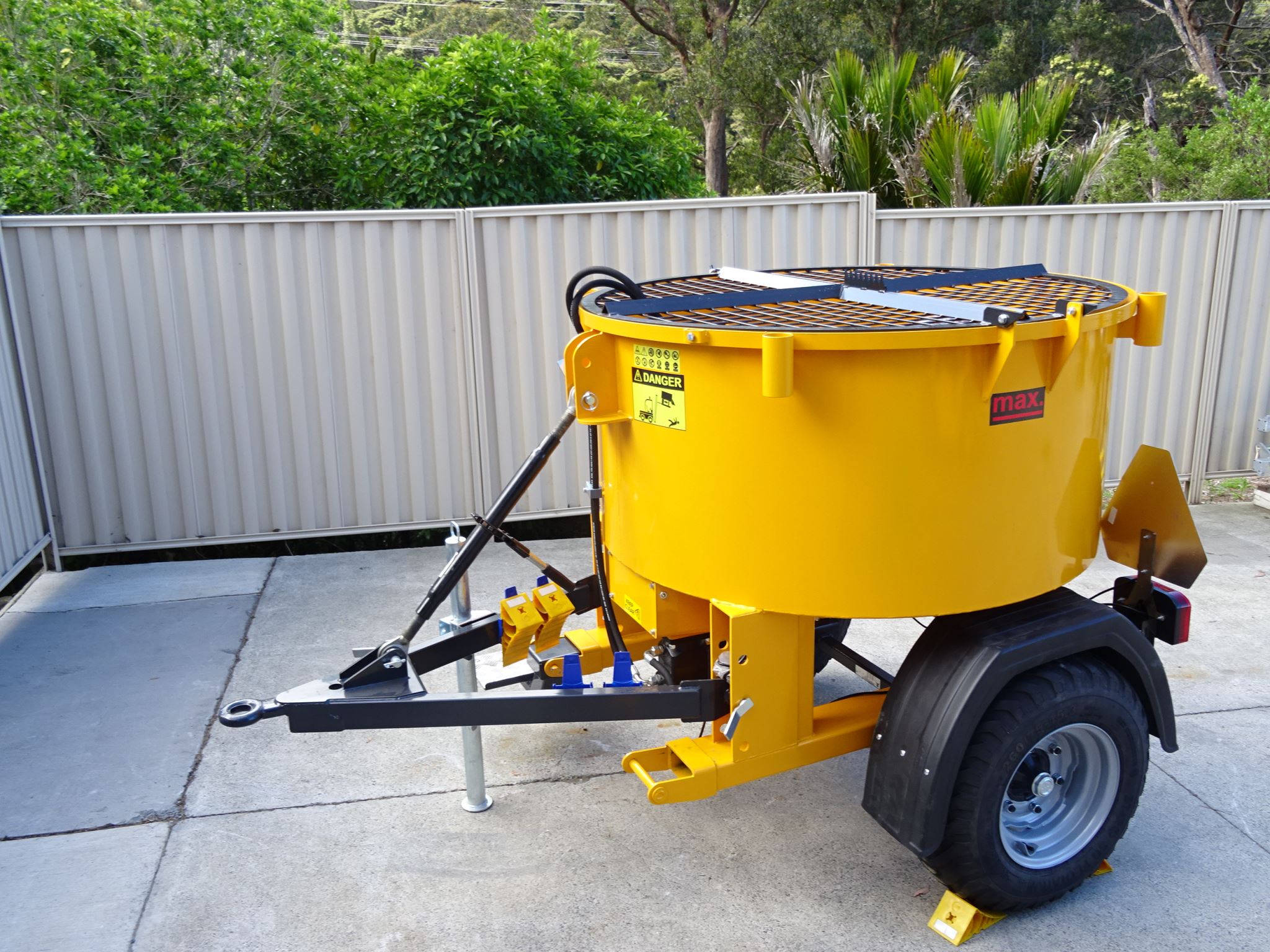 Hydraulic Concrete Mixer Towable 850 L – Implements Direct